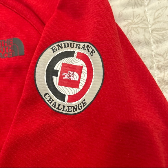 Men’s The North Face Red Long Sleeve 1/2 Zip Up Med Endirance Challenge - Picture 6 of 6